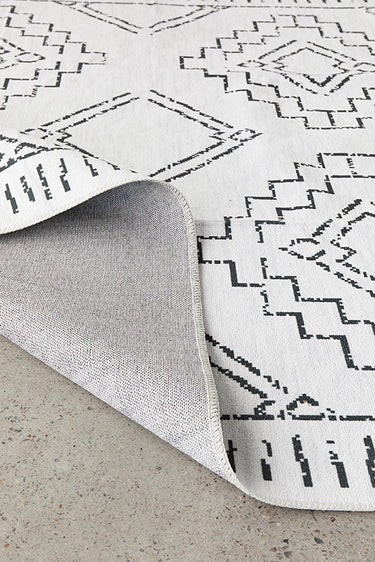 Leeroy Kindred White & Black Tribal Bohemian Machine Washable Rug